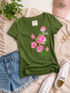 Abercrombie & Fitch | Medium | NWOT (partial size sticker) | Green & Pink 🌸🌿